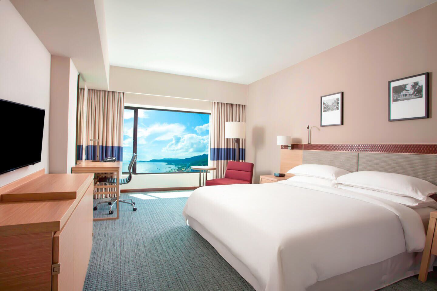 Grand King | In-room safe, desk, free WiFi