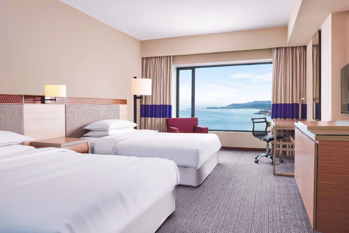 Kahden hengen deluxe-huone (kaksi sänkyä) | Tallelokero huoneessa, työpöytä, ilmainen Wi-Fi