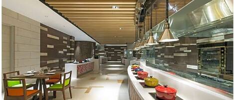 Daily buffet breakfast (MYR 35 per person)