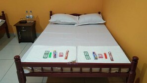 2 soveværelser, pengeskab på værelset, strygejern/strygebræt