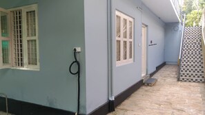 Exterior detail - Delightful Charis Guest House with 2 Bed/ 1 Bath for short-term rentals (Chowannur)