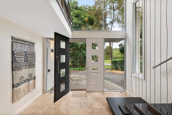 المنشأة من الداخل