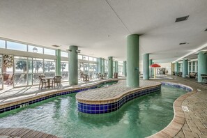 من حمّامات السباحة المغطاة، حمّام سباحة خارجي