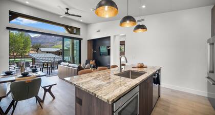 Montclair Zion - a Stunning Luxury Villa, 2 Bed, 1 Bath Retreat with Balcony