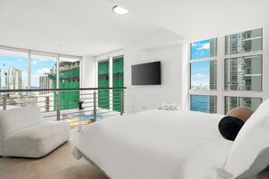 2 soverom, skrivebord, strykejern/-brett og wi-fi (inkludert)