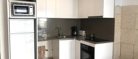 Microwave, oven, coffee/tea maker, cookware/dishes/utensils