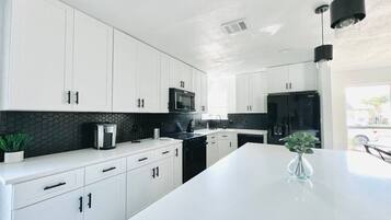 Micro-ondas, fogão, cooktop, lava-louças