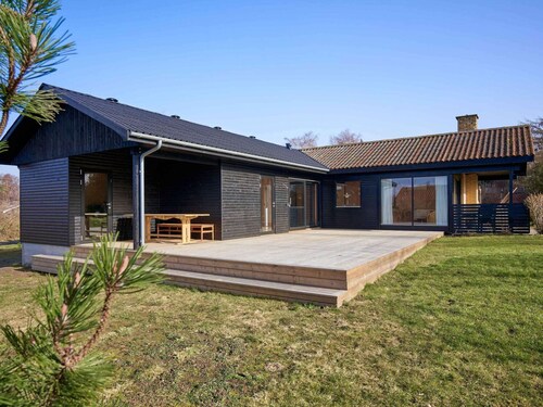 5 Star Holiday Home in Ronne