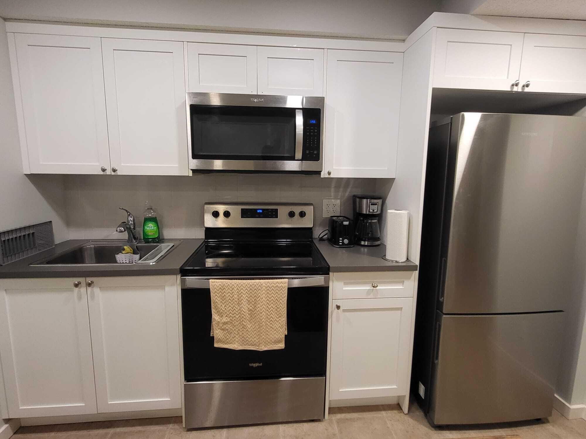 Micro-ondes, four, plaque de cuisson