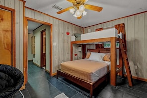 4 bedrooms, WiFi, bed sheets