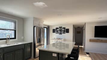 冰箱、微波炉、烤箱、炉灶