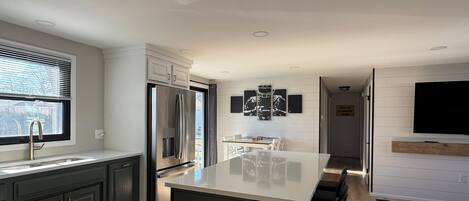 冰箱、微波炉、烤箱、炉灶