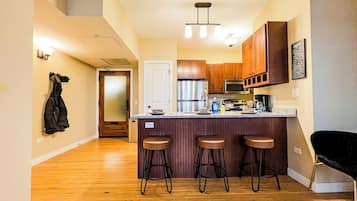 Micro-ondes, four, plaque de cuisson, lave-vaisselle