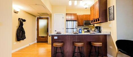 ميكروويف، فرن، موقد طهي مسطح، غسالة أطباق