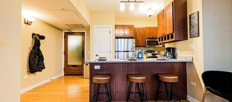 River Views and FREE Parking!