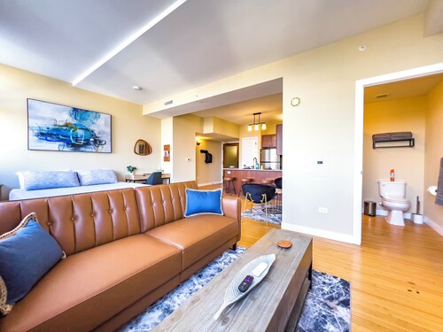 River Views and FREE Parking!