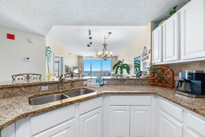 Fridge, microwave, oven, stovetop - Beach Club Doral 504 - DIRECT BEACHFRONT | INCREDIBLE VIEWS | BEACHBALL PROPERTIES (Gulf Shores)