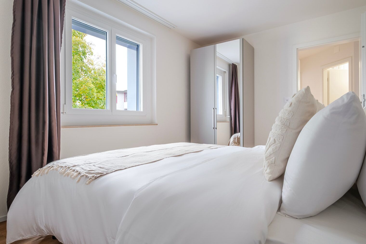 3 chambres, fer et planche à repasser, Wi-Fi, draps fournis