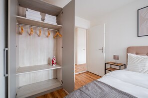 2 bedrooms, iron/ironing board, WiFi, bed sheets - Blueground | Dietikon, view, nr Uetliberg (Zurich)