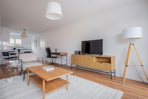 Interior - Blueground | Dietikon, view, nr Uetliberg (Zurich)