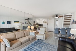 Smart-tv, bordsfotboll och böcker
