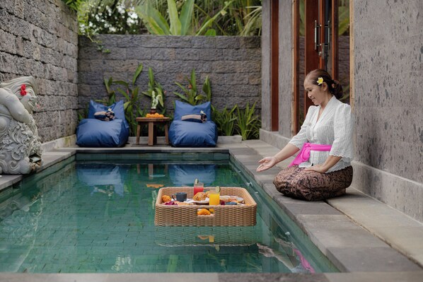 Outdoor pool - Manik Sedayu Ubud Villa (Ubud)