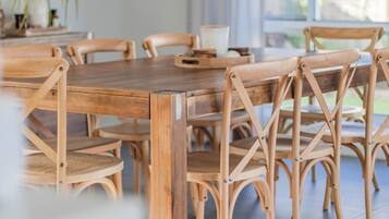 House | In-room dining