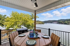 Outdoor dining - Family-Friendly Lakefront Retreat - The Twelve, Lake of the Ozarks (Camdenton)