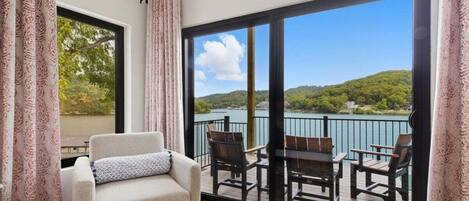 TV connectée, jeux vidéo, livres