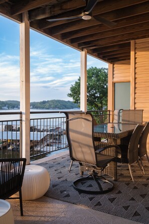 Outdoor dining - Upscale Lakefront Condo at 2mm with Pools, Slip, and Main Channel Views (Lake Ozark)