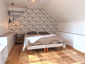 2 chambres, bureau, accĂšs Internet