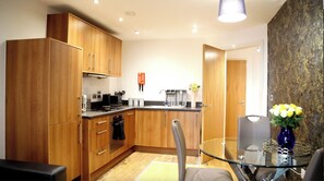 Fridge, microwave, oven, stovetop - 1 Bed Apartment 7, B1 ,By Comfort Zone (Birmingham)