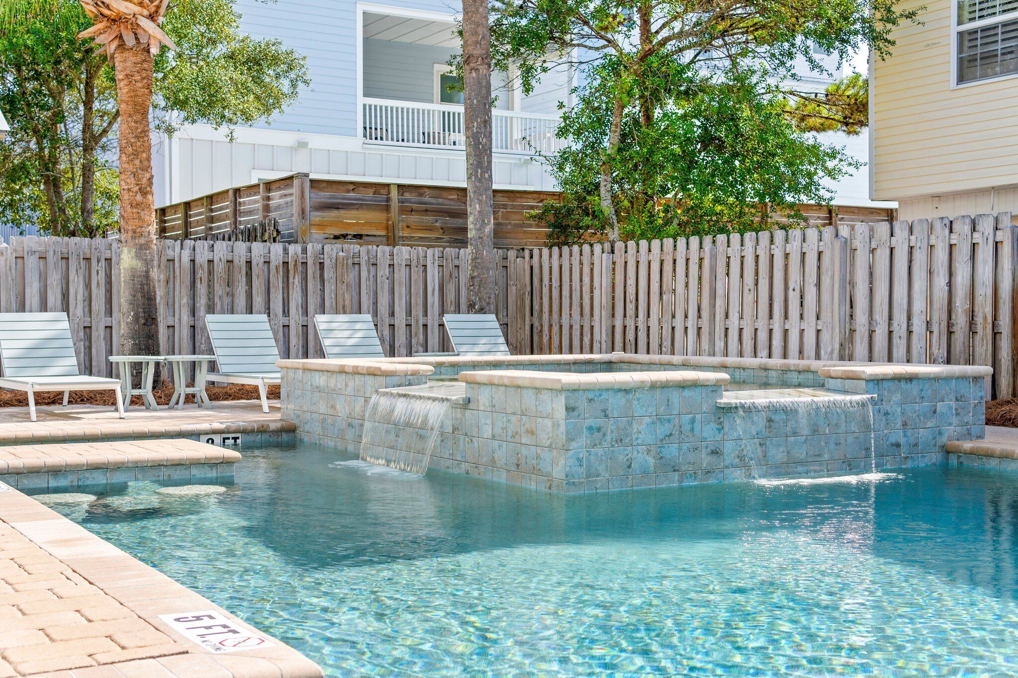 Een verwarmd zwembad