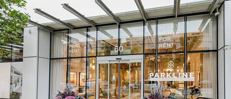 تفاصيل الفندق من الخارج