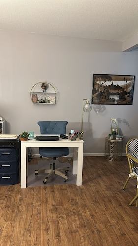 Charming apartment in a great location. Near to the fun of Hartford