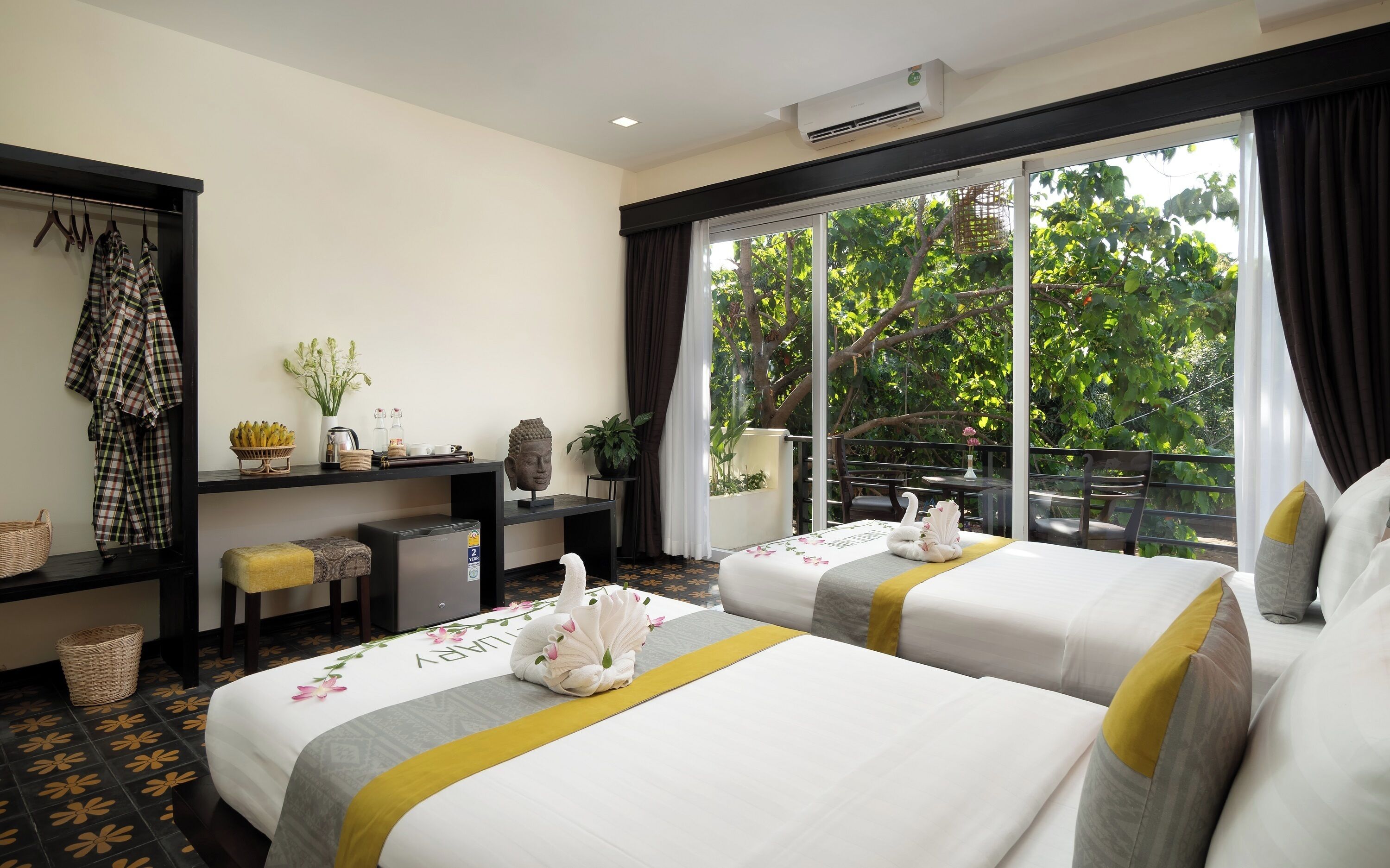 Cabana Double or Twin with Balcony - Free Bus Station Pick Up | Huoneen varustelu