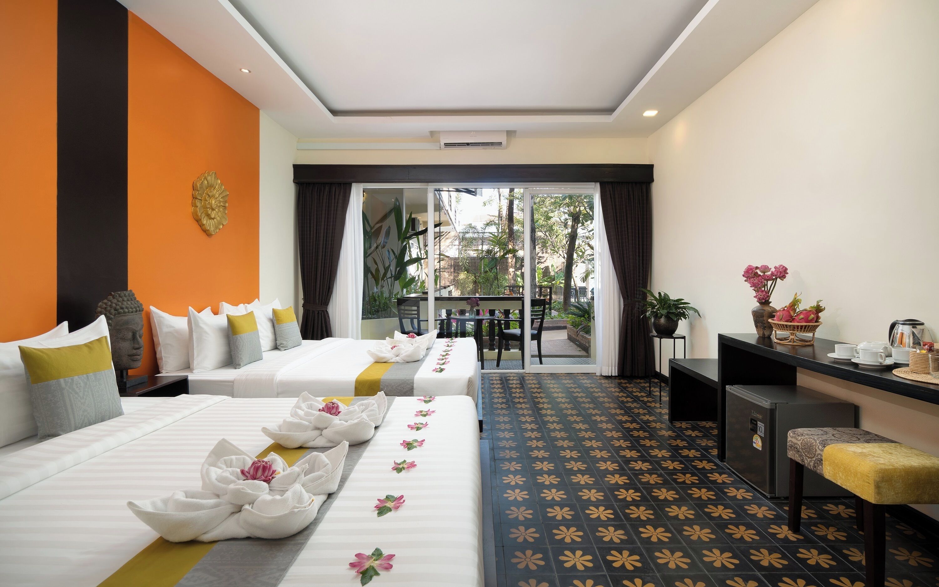 Family Suite With Balcony Pool View - Free Bus Station Pick Up | 客房服务设施
