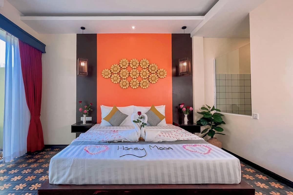 Junior Suite With Balcony Pool View - Free Bus Station Pick Up | In-room safe, desk, laptop workspace, blackout drapes