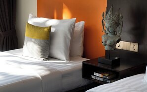 Cabana Double or Twin with Balcony - Free Bus Station Pick Up | Caja fuerte, decoración individual, mobiliario individual y escritorio