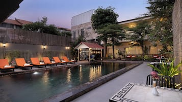 Outdoor pool, open 9:00 AM to 9:00 PM, free pool cabanas, pool umbrellas