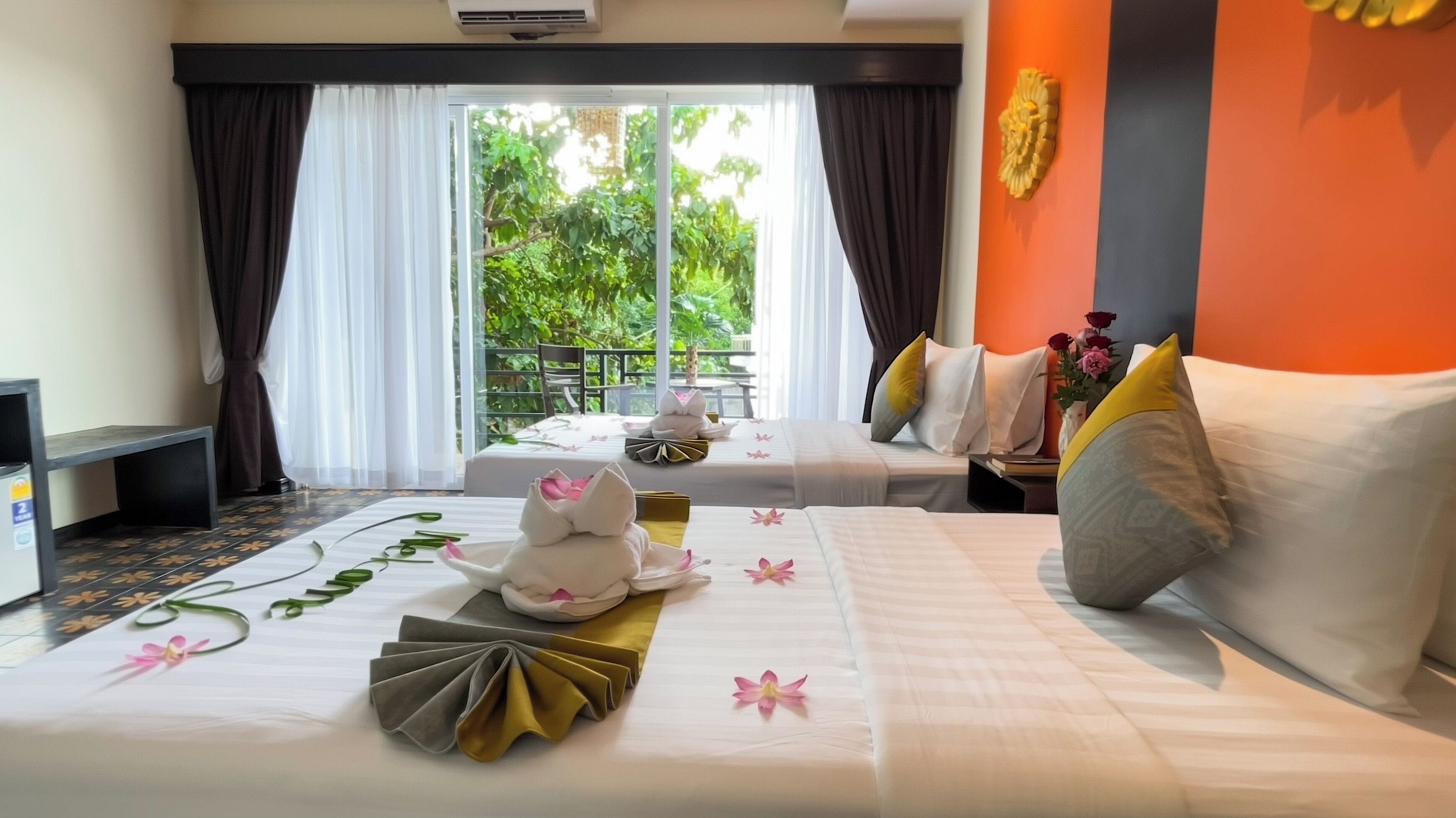 Cabana Double or Twin with Balcony - Free Bus Station Pick Up | In-room safe, desk, laptop workspace, blackout drapes