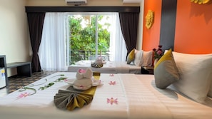 Caja de seguridad en la habitación y escritorio