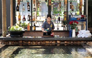 Swim-up bar -  Indochine Sanctuary Boutique Hotel (Siem Reap)