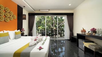 Cabana Double or Twin with Balcony - Free Bus Station Pick Up | In-room safe, desk, laptop workspace, blackout drapes