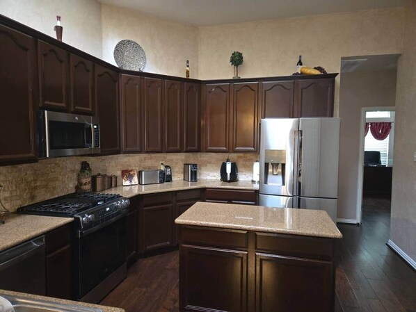 Keittoastiat/astiat/ruokailuvälineet