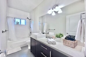 Room - Sweet Home-Separate Entry-Near YVR Airport & Skytrain & Costco (Greater Vancouver)