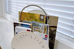 Room - Sweet Home-Separate Entry-Near YVR Airport & Skytrain & Costco (Greater Vancouver)