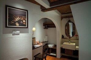 Deluxe Twin Room | Room amenity