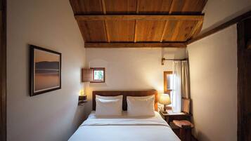 Classic Double Room | Bar mini, peti besi dalam bilik, langsir/tirai gelap terus