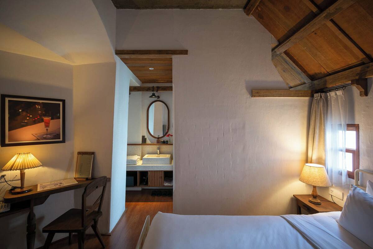 Chambre Double Deluxe | Minibar, coffres-forts dans les chambres, rideaux occultants